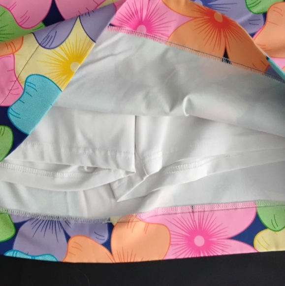 Loud mouth ladies golf skort. - Picture 3 of 8